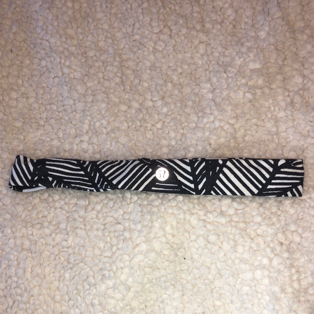 Cute monochromatic leaf pattern Lululemon headband